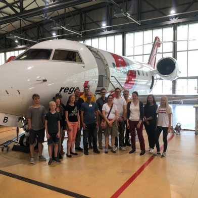 Gruppenfoto im Rega Hangar