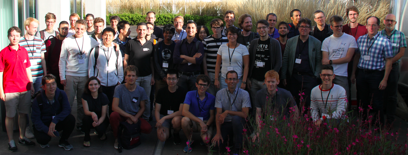 Das Gruppenbild zeigt die ersten Quantum Engineering Studenten vor ca. 2 Jahre als der Master frisch gegründet wurde.